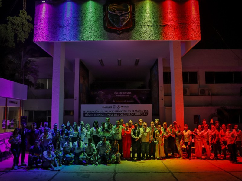 Palacio Municipal se ilumina para visibilizar derechos LGBT en Guasave