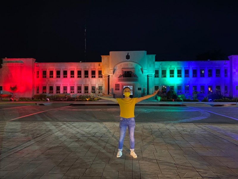 Palacio Municipal se ilumina por el Mes del Orgullo LGBT
