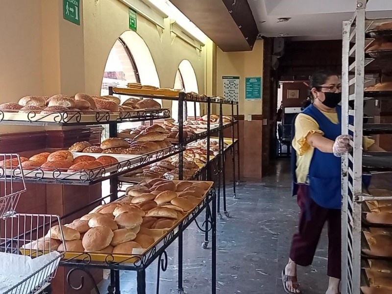 Panaderías aumentan precios por altos costos en harina