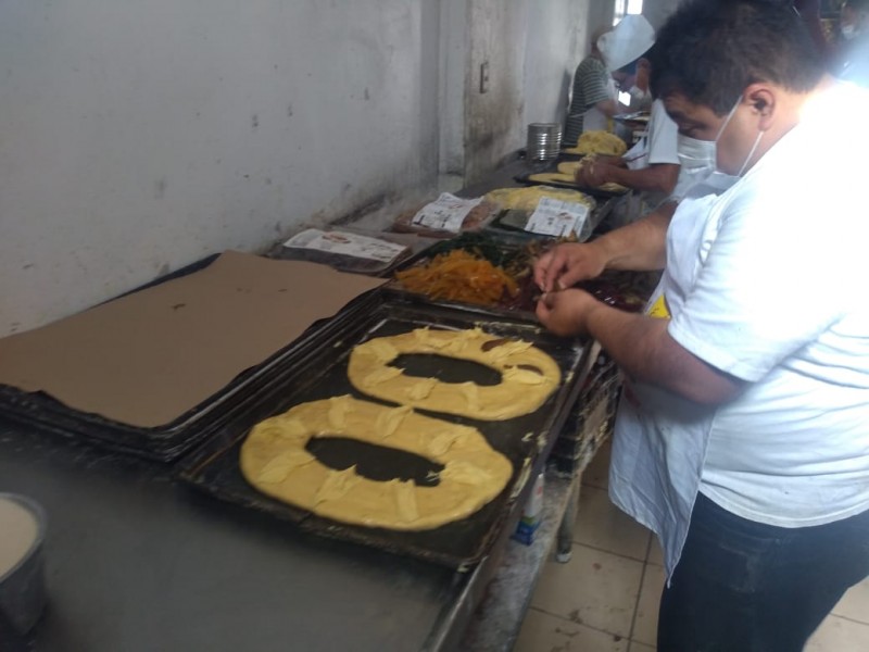 Panaderías de Hermosillo preparan la rosca de reyes