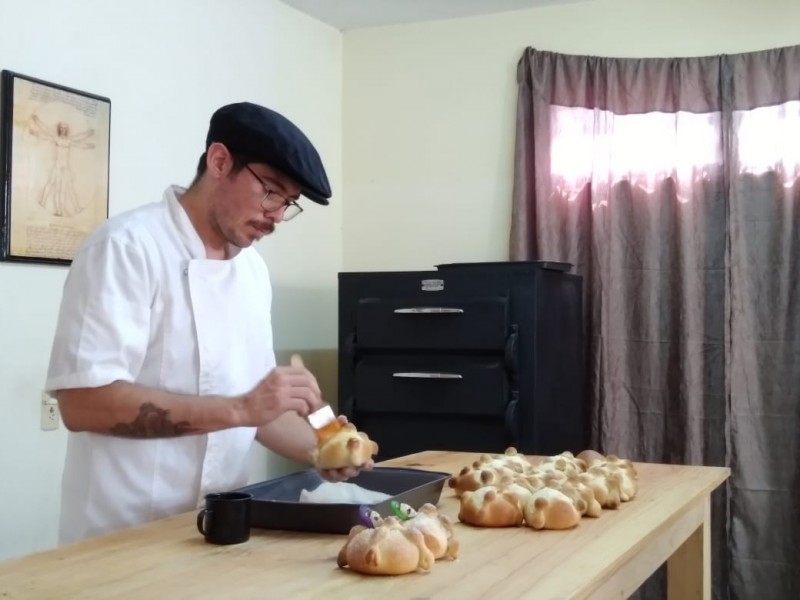 Pandemia Covid no acabó con elaboración de pan de muerto