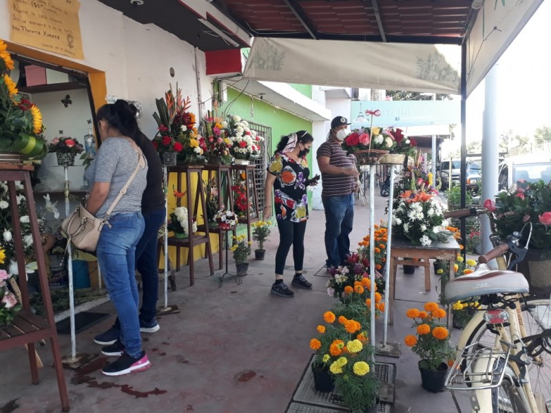 Pandemia deja 70% de pérdidas en sector florista