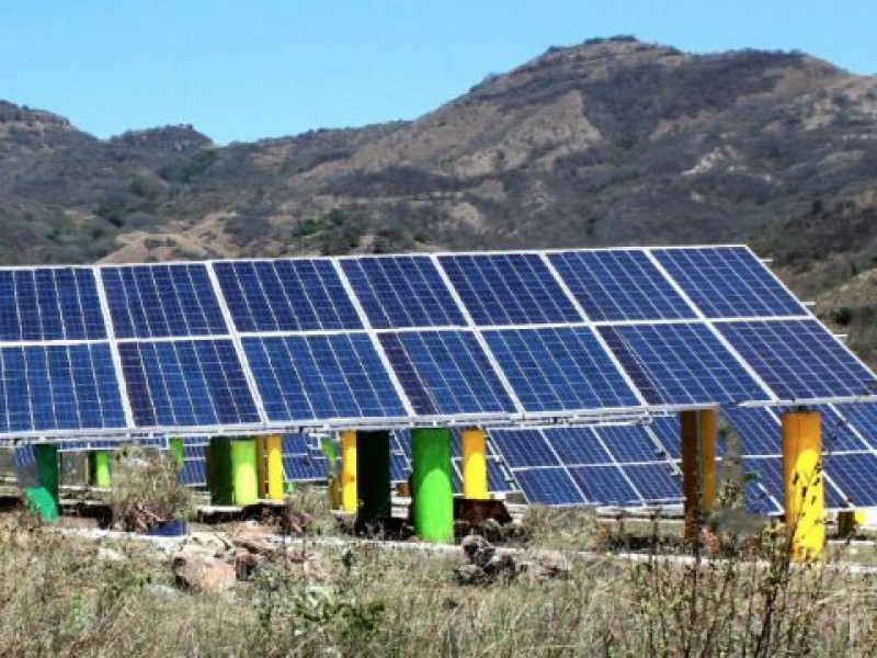 Paneles solares y parques eólicos no son tan sustentables; Ambientalista