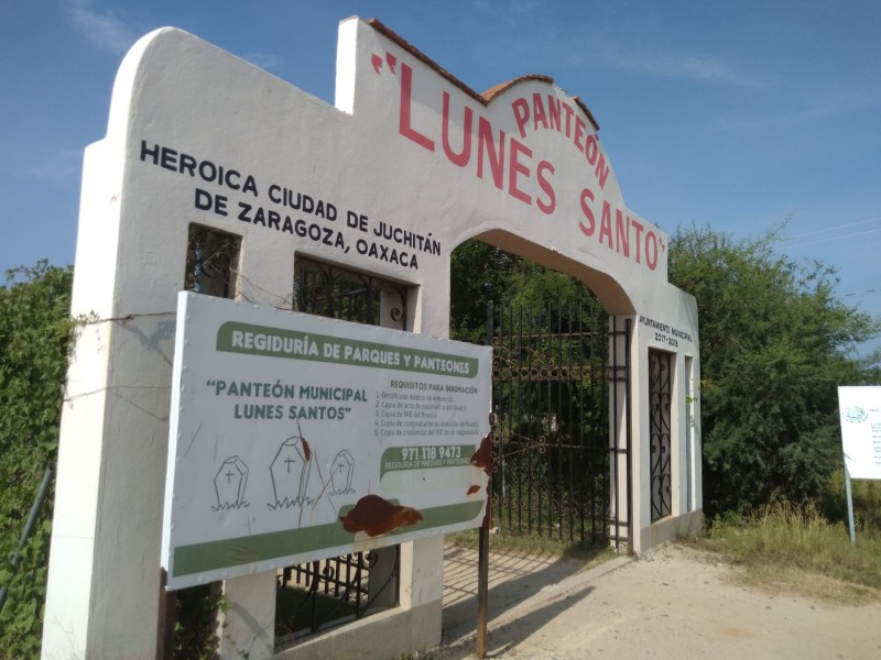 Panteón Lunes Santo es administrado por ciudadanos en Juchitán