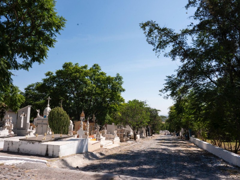 Panteón Municipal “Jardines del Otoño” listo para la noche de ánimas Panteón Municipal “Jardines del Otoño” listo para la noche de ánimas