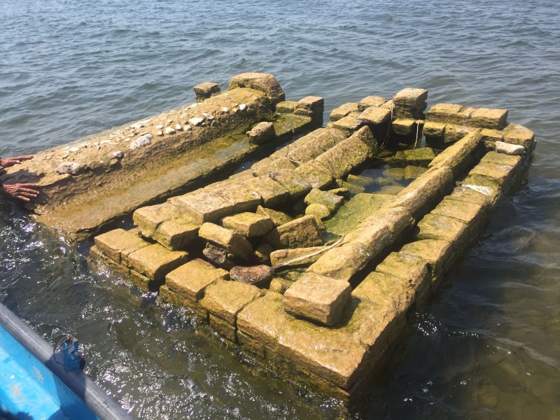 Panteón submarino: tumbas de Buena Vista Viejo resurgen del agua