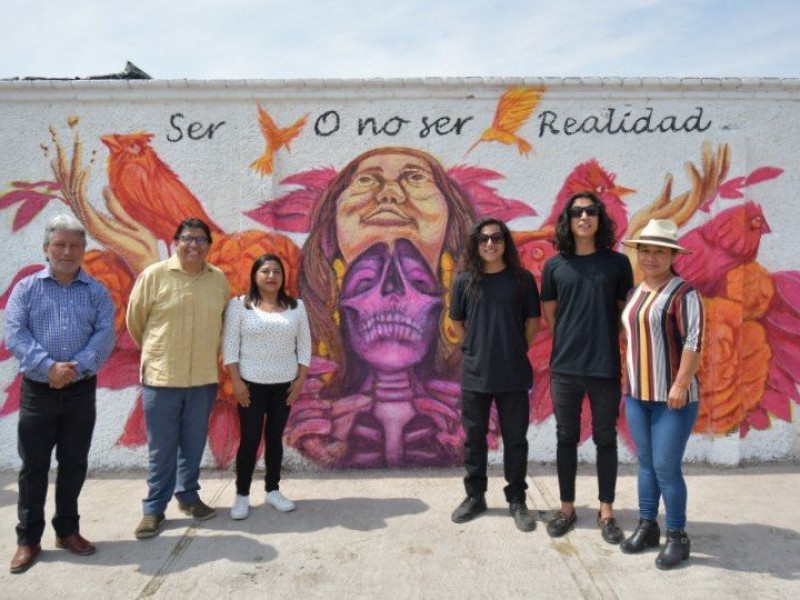 Panteones de juntas auxiliares pintan murales referentes a estás fechas