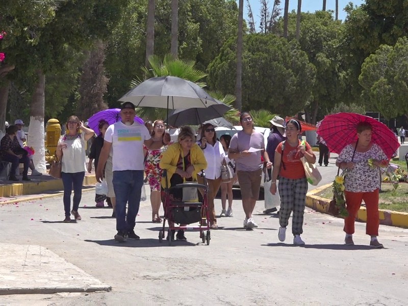 Panteones de Torreón, listos para Dia de la Madre