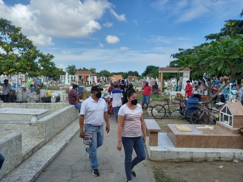 Panteones de Veracruz con gran afluencia