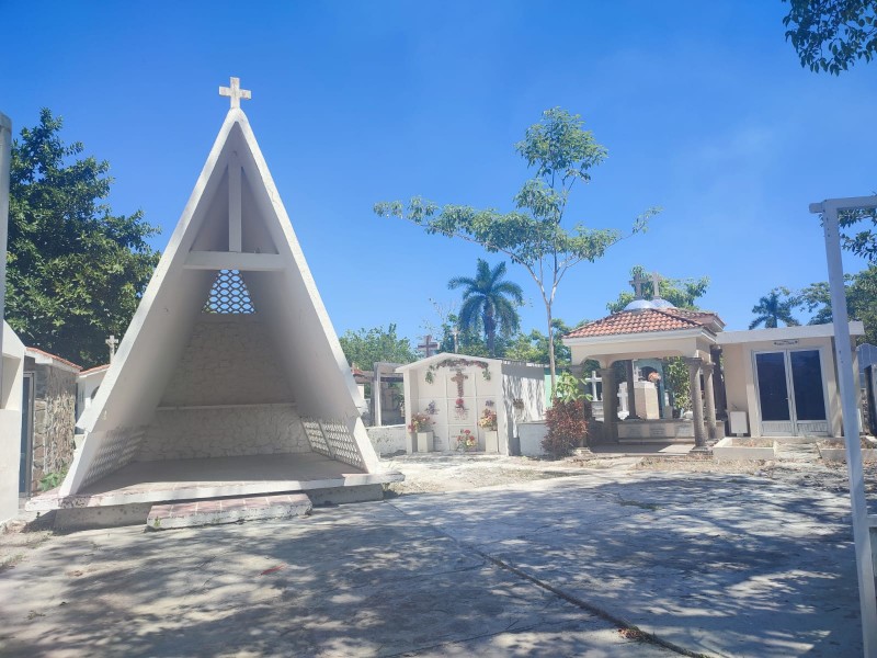 Panteones se preparan para “Dia de Muertos”