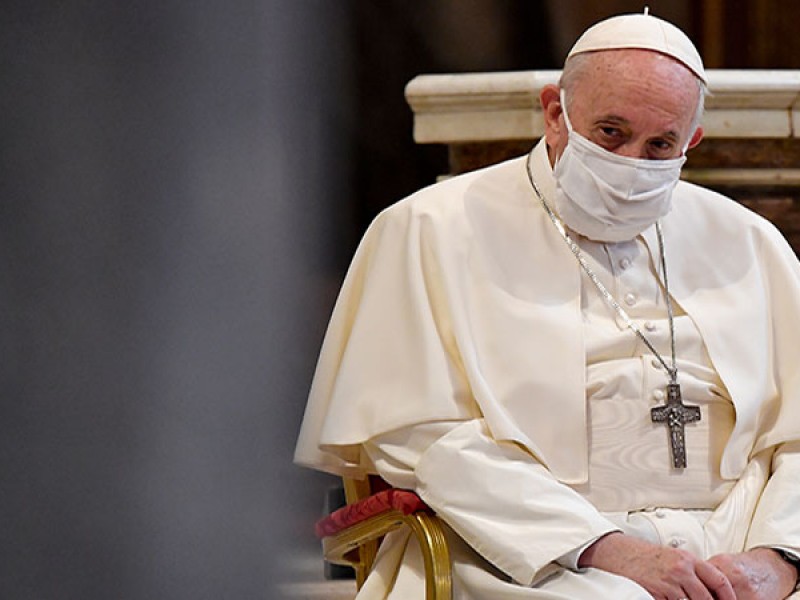 Papa Francisco es vacunado contra COVID-19