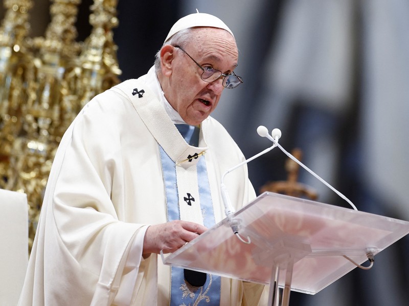Papa Francisco pide poner fin al tráfico indiscriminado de armas