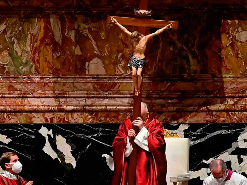 Papa Francisco preside segundo Vía Crucis en el Vaticano