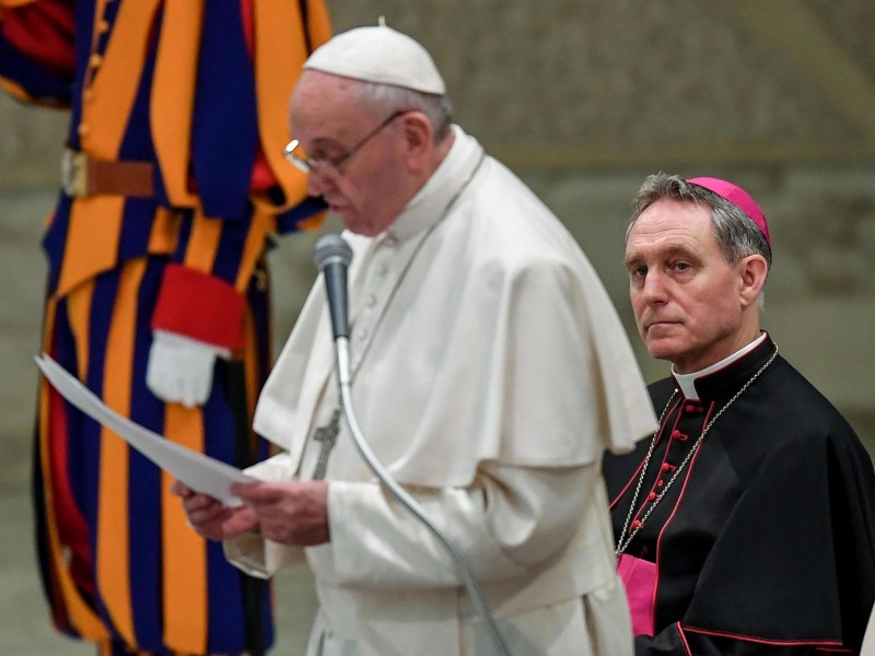 Papa Francisco recibe al secretario personal de Benedicto XVI