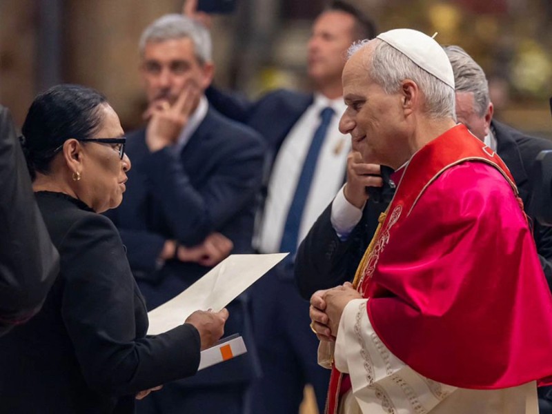 Papa León XIV recibe carta de Sheinbaum para visitar México