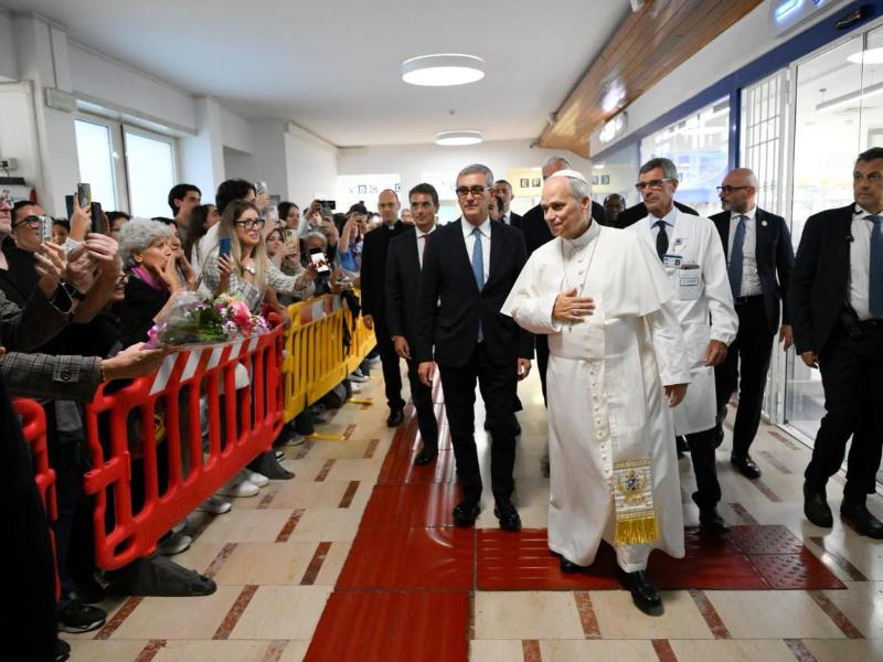 Papa León XIV recibe alta hospitalaria tras cirugía por cáncer de pulmón