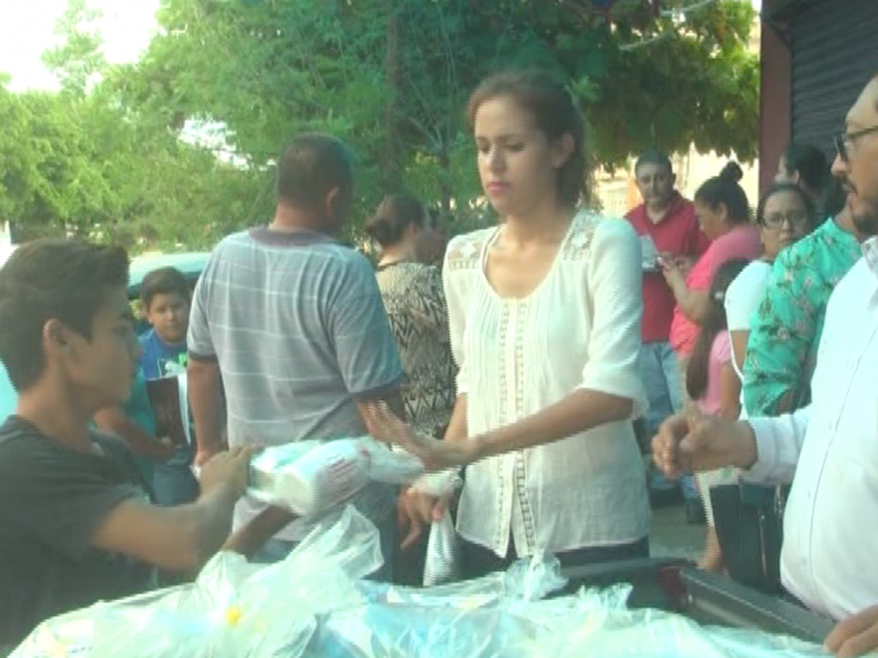 Papeleros listos para la entrega de útiles