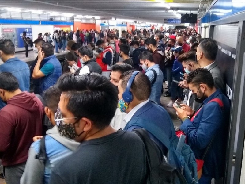 RETRASO EN EL METRO