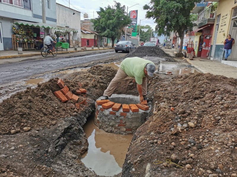 Para evitar encharcamientos construyen desfogue pluviales en Zamora