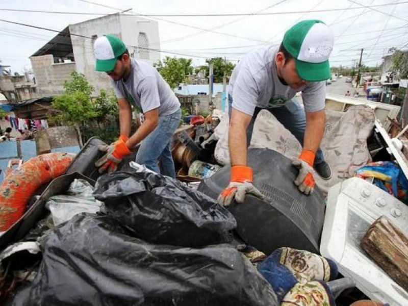 Para evitar inundaciones en Gómez Palacio limpian calles