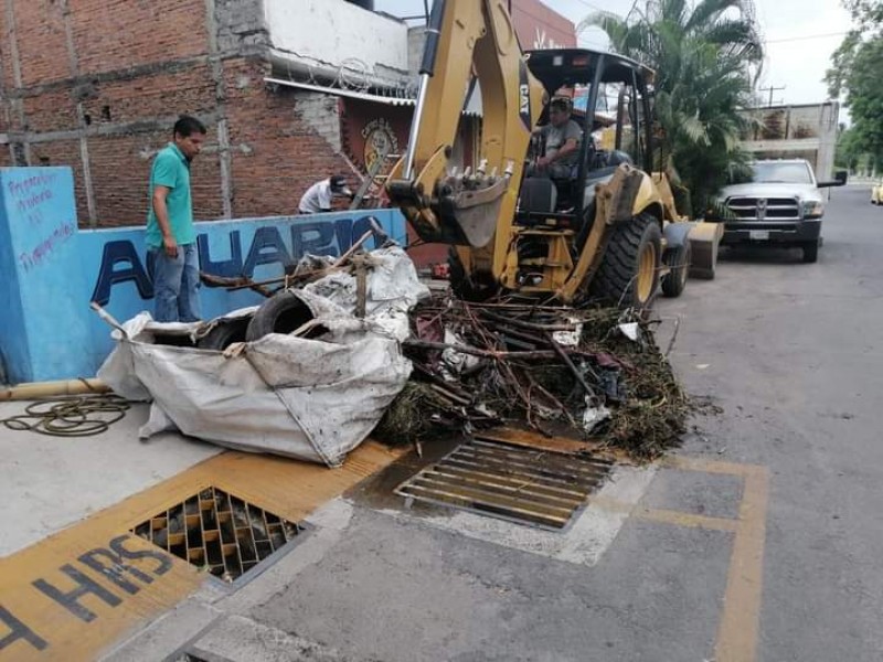 Para evitar inundaciones, realizan limpieza del río El Manrique