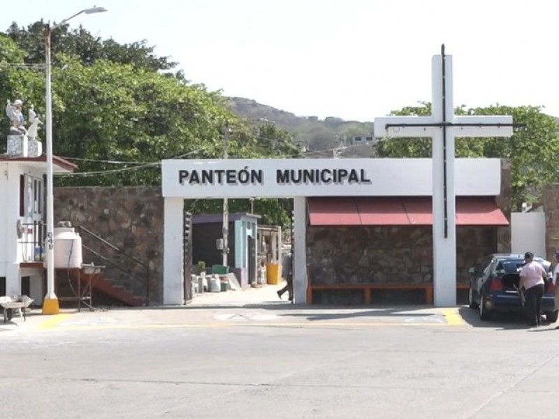 Para recibir viernes de dolores, realizan remodelación de panteón municipal