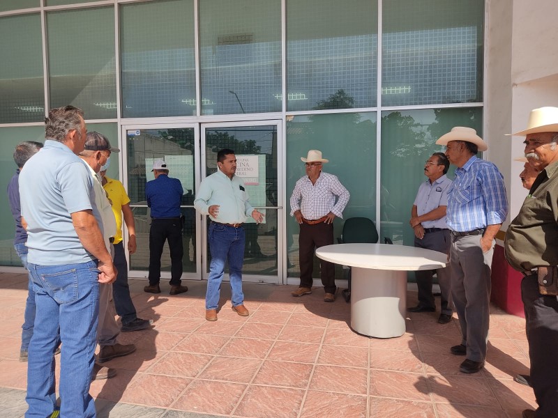 En Guasave toman instalaciones de FND, exigen fluidez en avíos