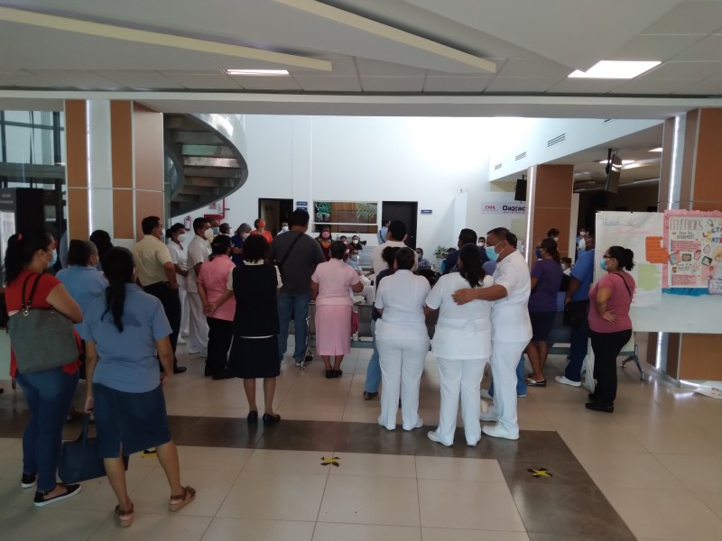 Paran labores en Hospital de Juchitán, exigen servicio de limpia