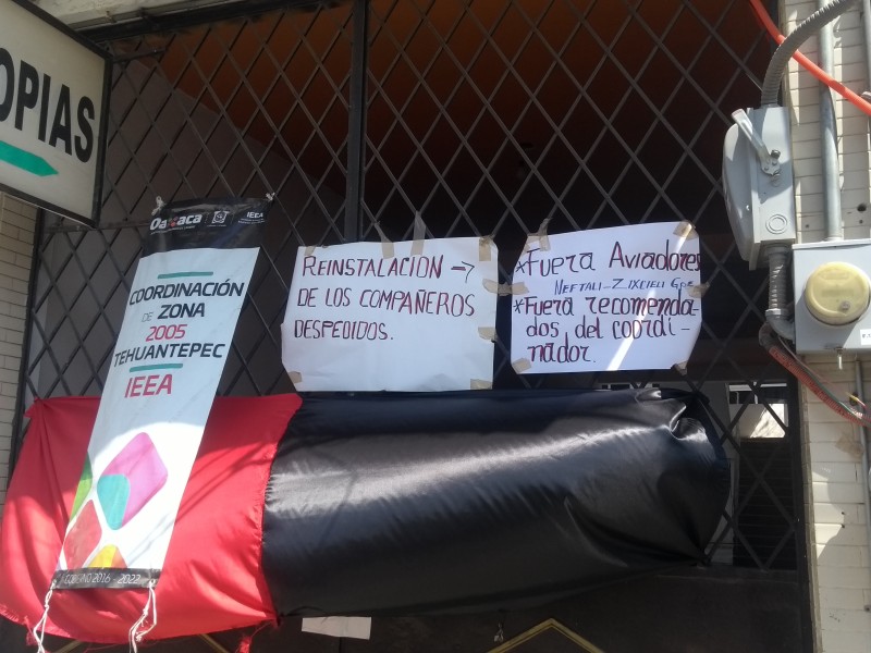 Paran labores sindicalizados del IEEA en Tehuantepec