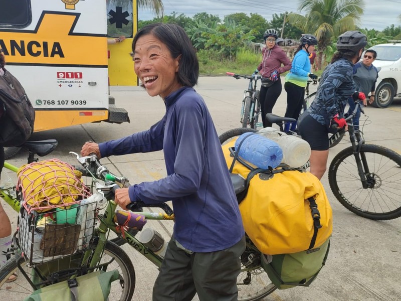Japoneses a bordo de bicicleta recorren el mundo