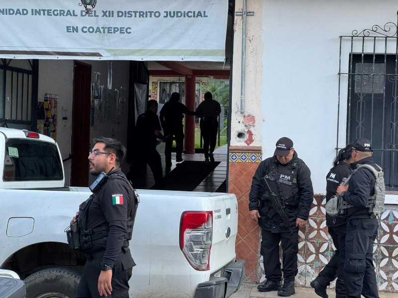 Pareja es detenida en Jalcomulco por presunto vínculo con doble crimen