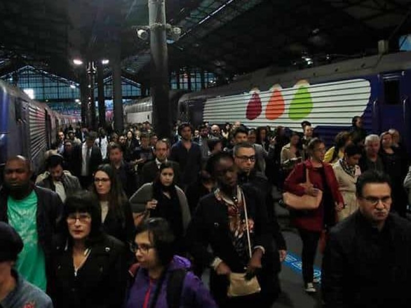 Paro de servicio de trenes afecta a franceses