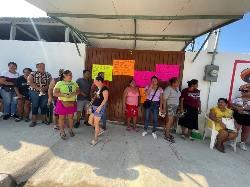 Cierran primaria de Coyuca de Benítez por conflicto en dirección Cierran primaria de Coyuca de Benítez por conflicto en dirección