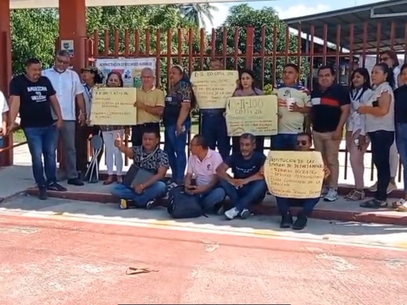 Paro indefinido en el CBTis 216 Atoyac por demandas estatales