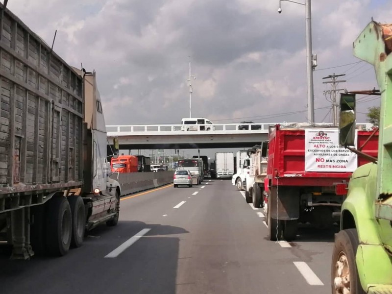 Paro nacional de AMOTAC bloquea carretera Veracruz-Xalapa