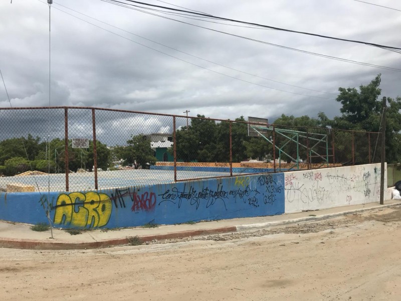 Parque de la colonia Bugambilia en el abandono