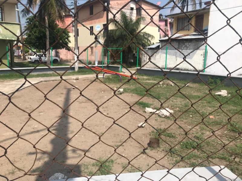 Parque en malas condiciones en el Infonavit Buenavista