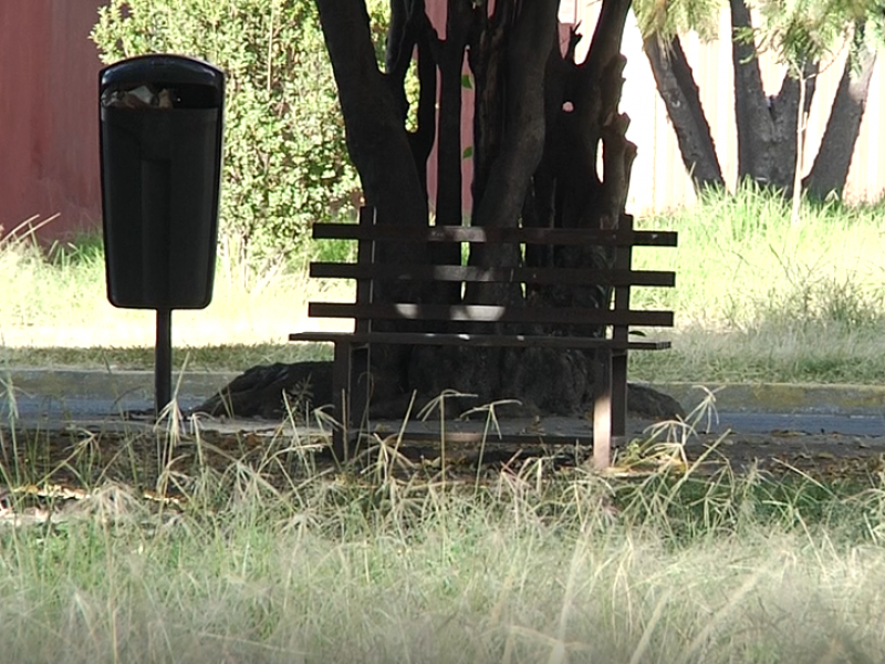 Parques descuidados en Jardines de San Manuel