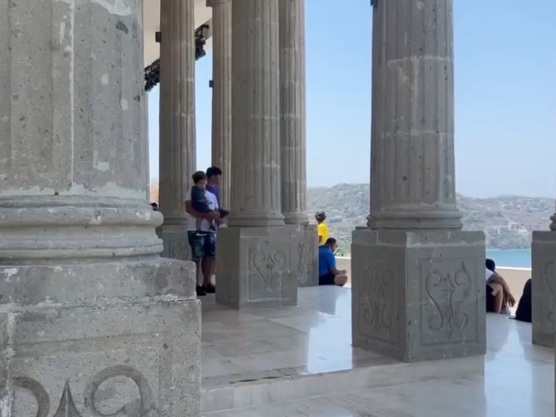 Partenón de Zihuatanejo, principal escaparate para artistas locales