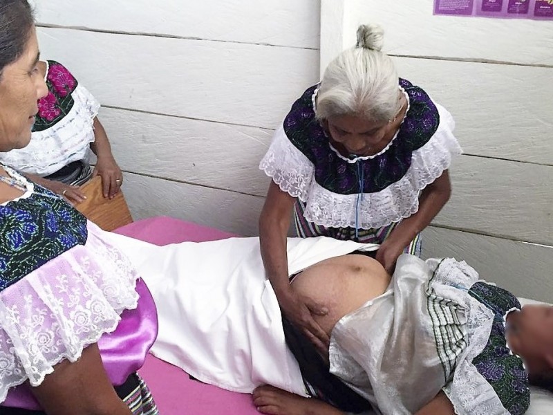Parteras en Chiapas exigen reconocimiento
