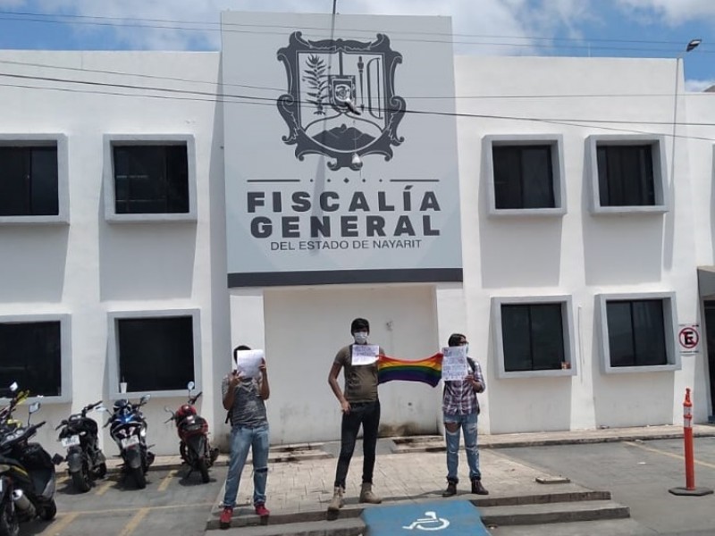 Participa comunidad LGBT nayarita en manifestación nacional