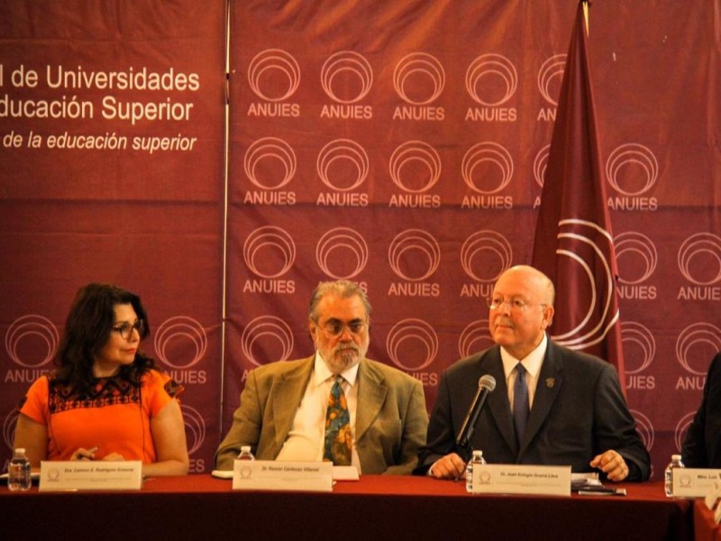 Participa Rector en presentación 