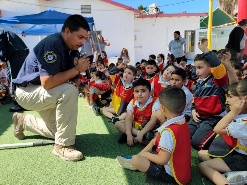 Participan Bomberos en actividades del Colegio ABC