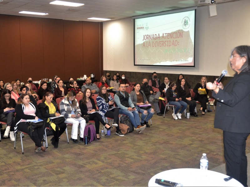 Participan docentes en Jornada Un reto Posible