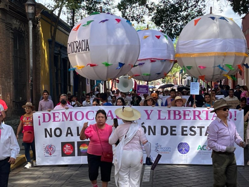 Participó Oaxaca en marcha en defensa de la democracia