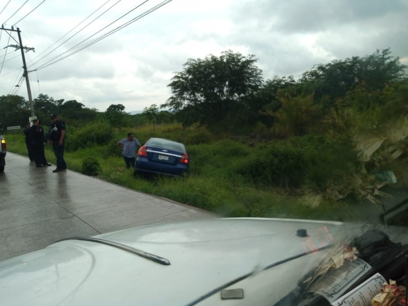 Particular se sale de la carretera en Las Trancas