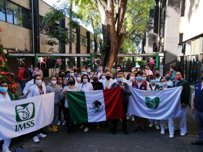 Partieron 33 médicos y enfermeras michoacanos a apoyar a CDMX