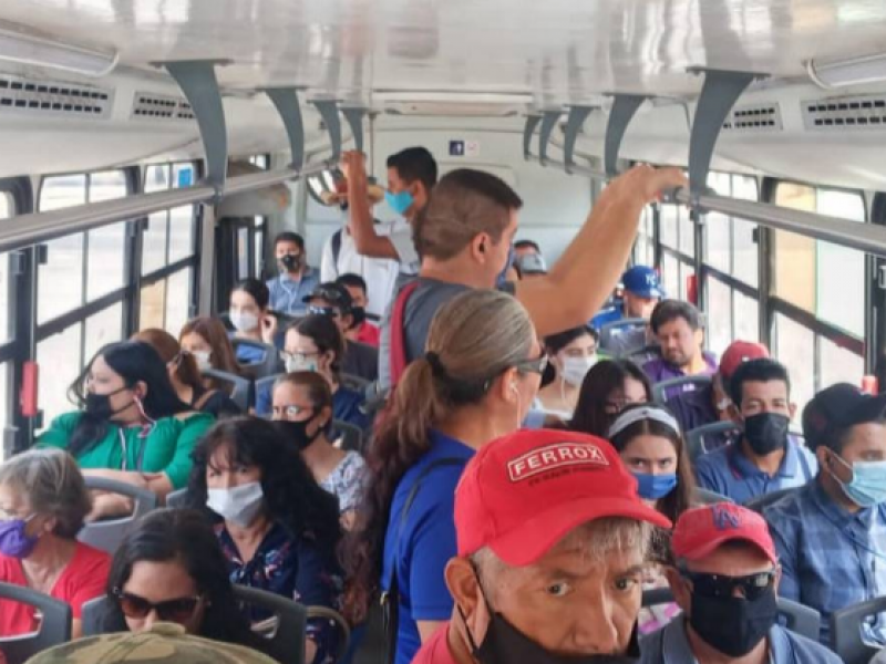 Pasajeros consideran el transporte público como un foco de contagio