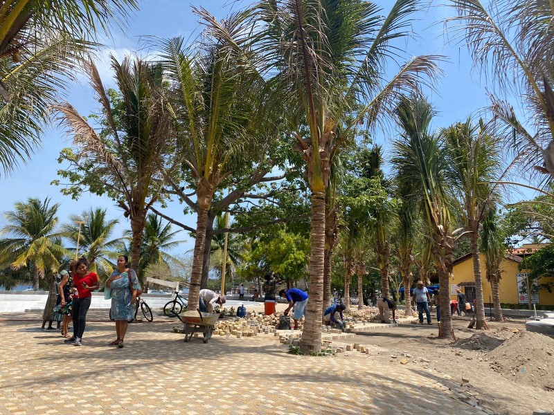 Paseo del Pescador en Zihuatanejo prácticamente terminado