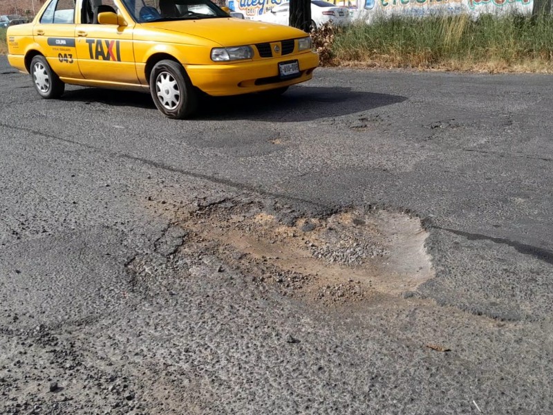 Paso de ambulancias no importa para reparar baches en Liceo de Varones